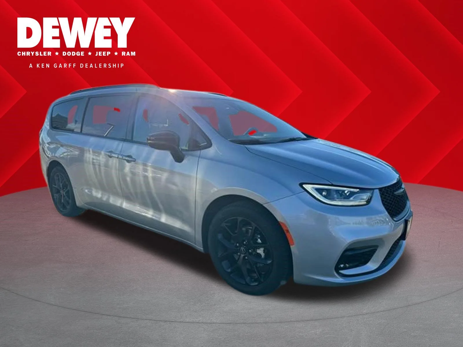2026 Chrysler Pacifica Select's photo