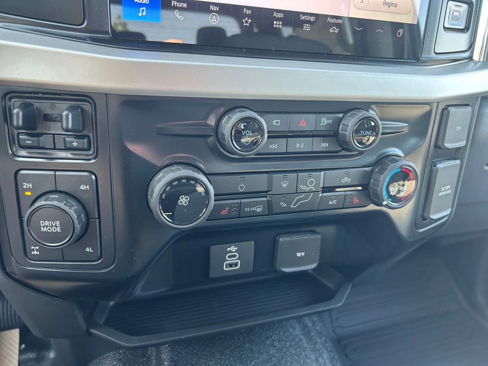 New 2026 Carbonized Grey Metallic Ford XLT image 19
