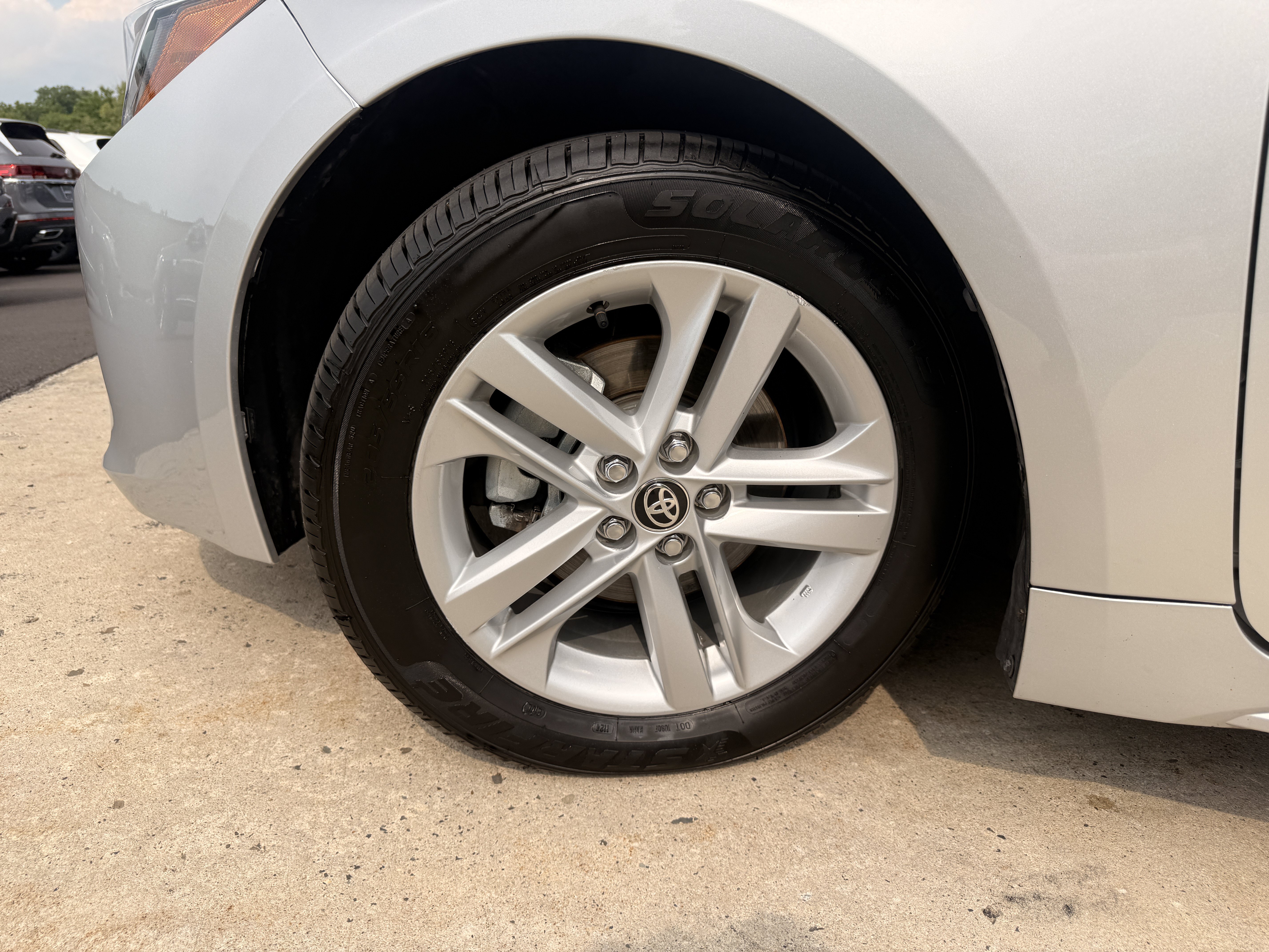 Used 2020  Toyota  image 16