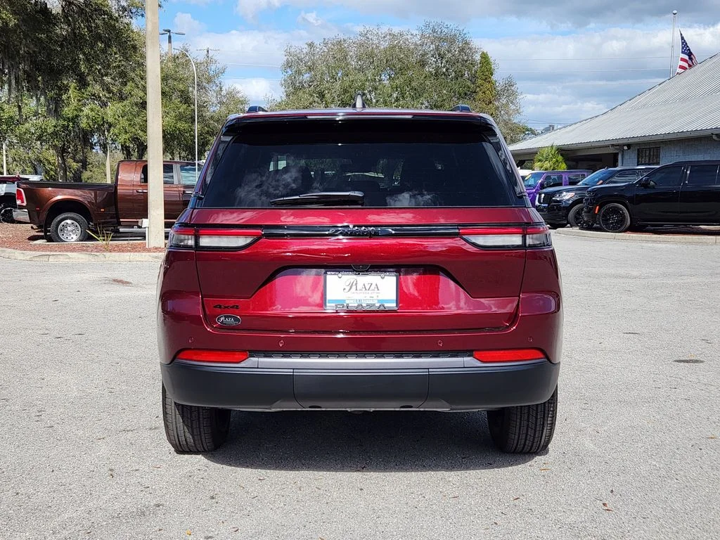 New 2026 Velvet Red Pearl-Coat Exterior Paint Jeep Altitude image 5