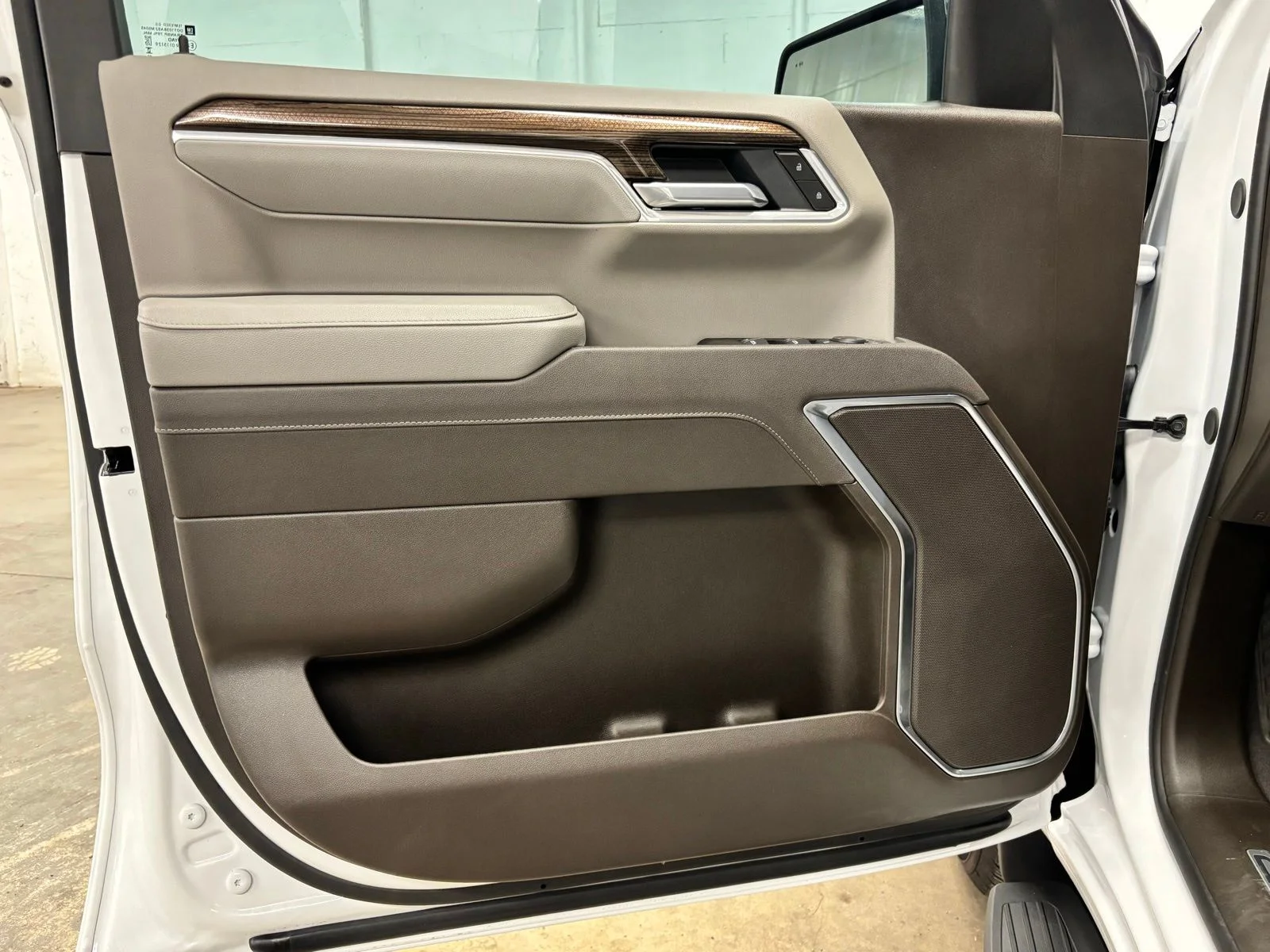 Used 2026 White Chevrolet LT image 17