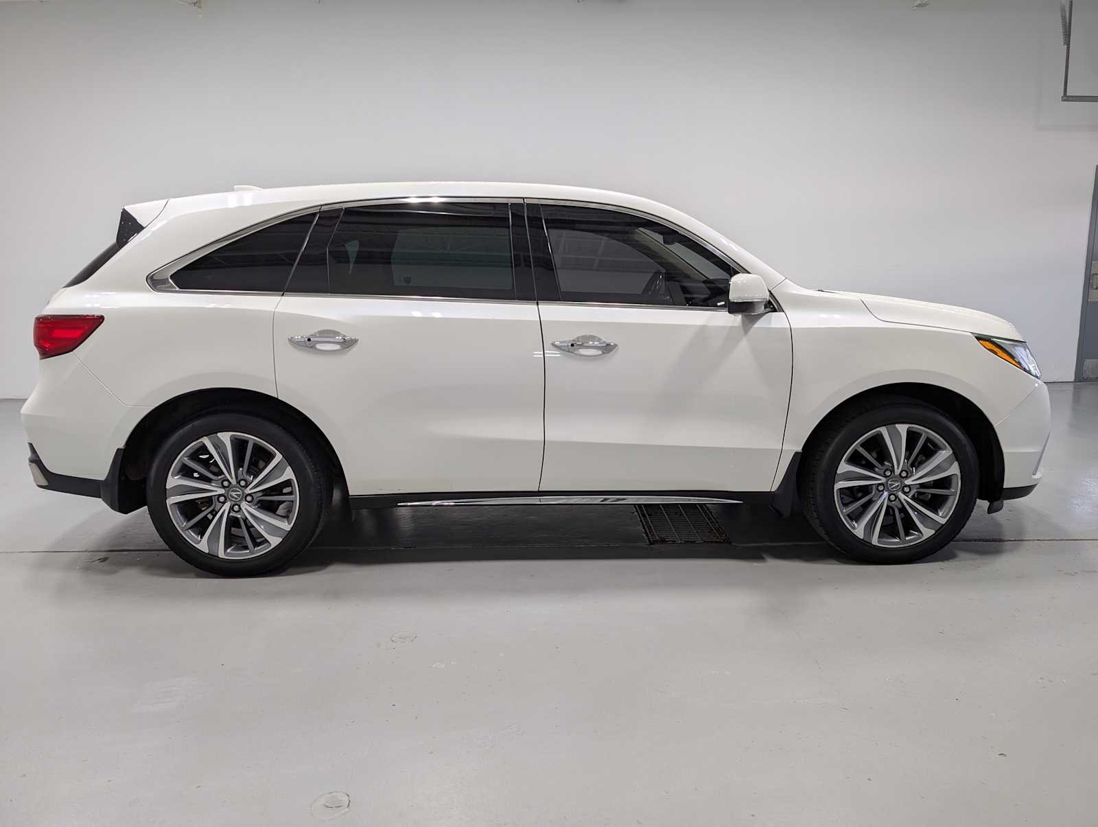 Used 2017 White Diamond Pearl Acura w/Technology Pkg image 6