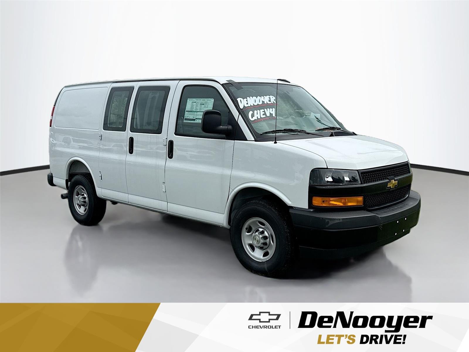 New 2026 Summit White Chevrolet WT image 1