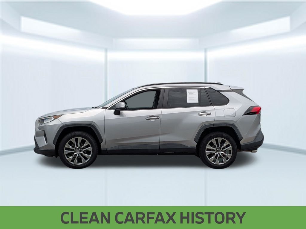 Used 2019 Silver Toyota XLE Premium image 2