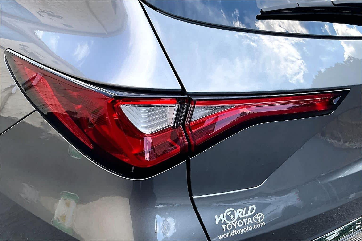 Used 2023 Liquid Carbon Metallic Acura w/Advance Package image 29