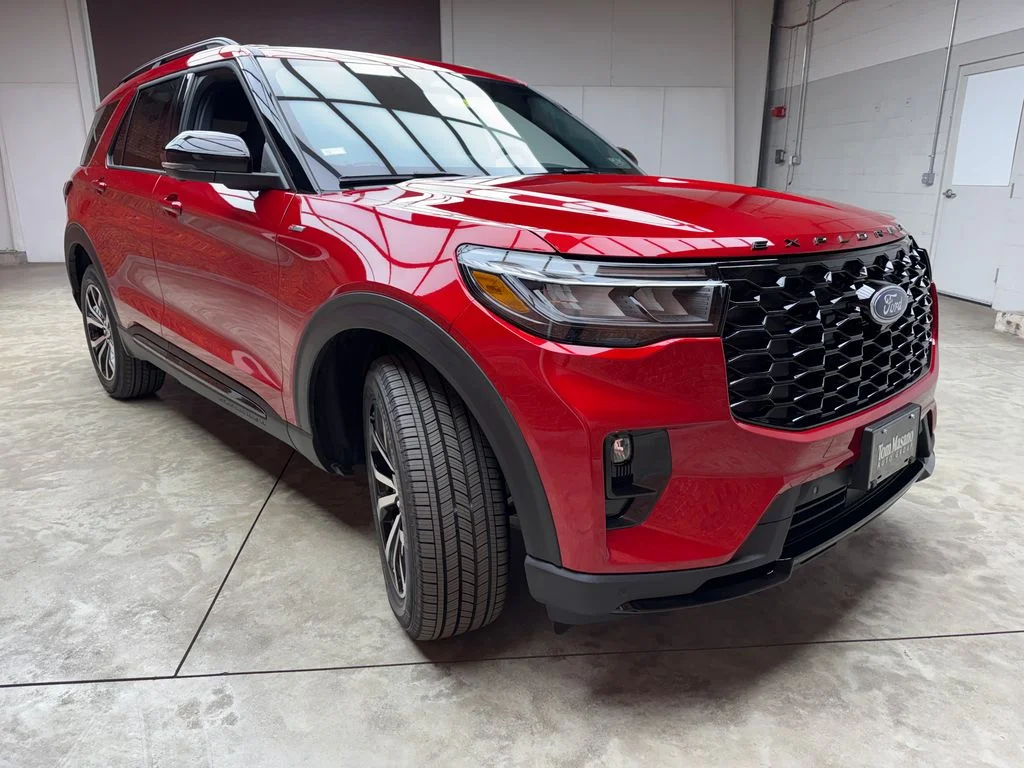 New 2026 Rapid Red Metallic Tinted Clearcoat Ford ST-Line image 7