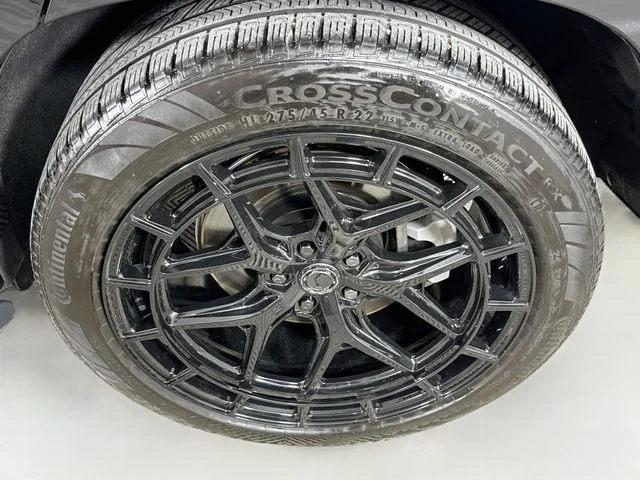 Certified Used 2025 Gray Land Rover X-Dynamic SE image 33