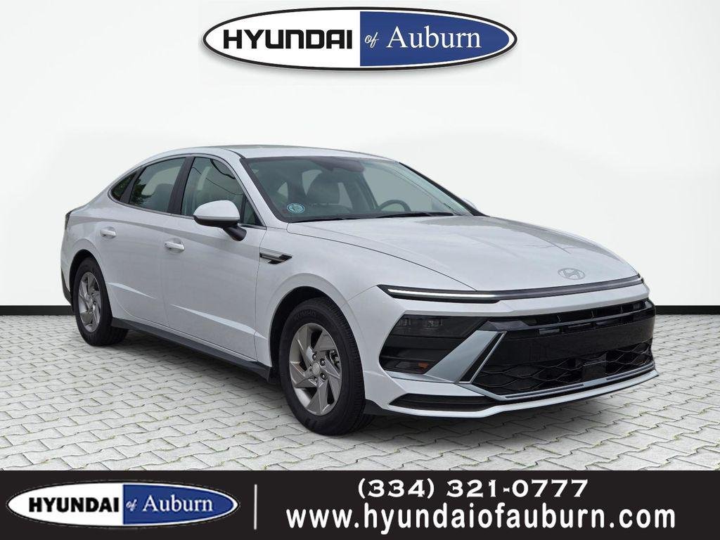 New 2026 White Hyundai SE image 1