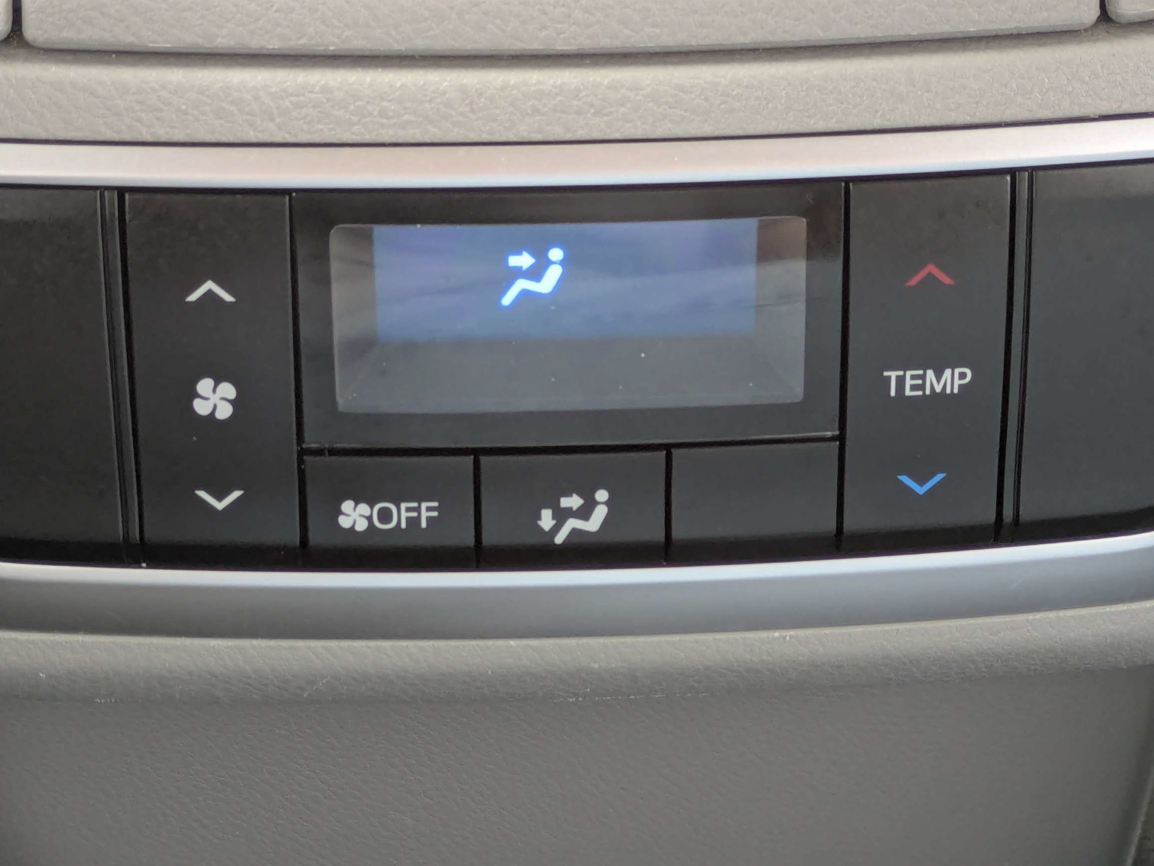 Used 2019 Alumina Jade Metallic Toyota LE image 21