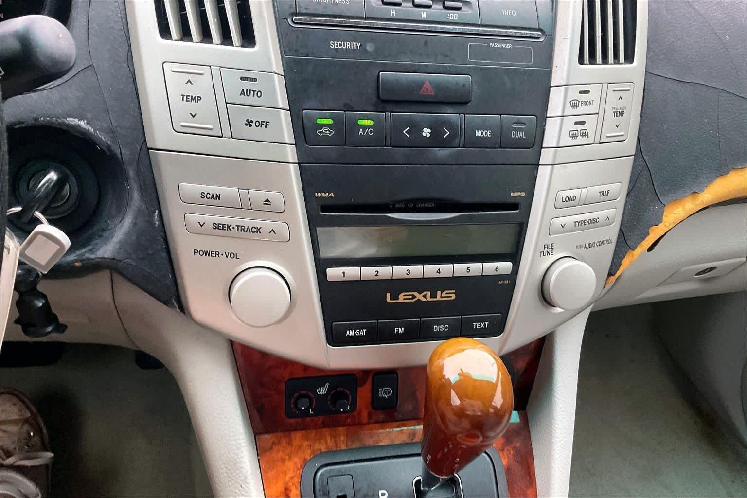 Used 2008 Crystal White Lexus  image 32