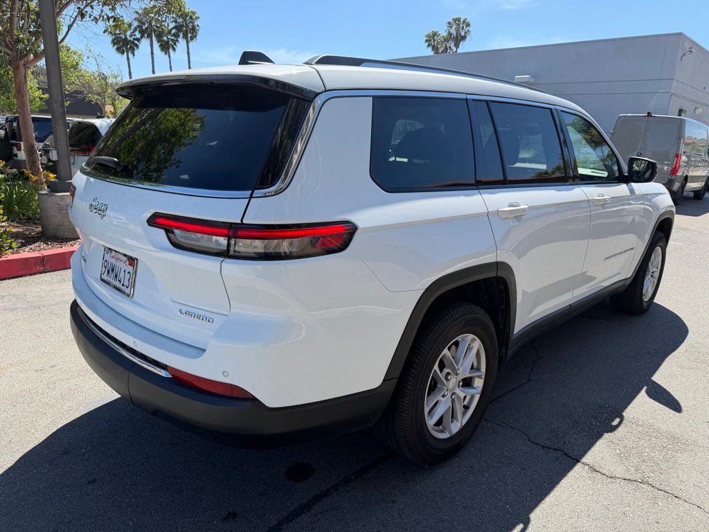 Used 2023 White/off-white Jeep Laredo image 13