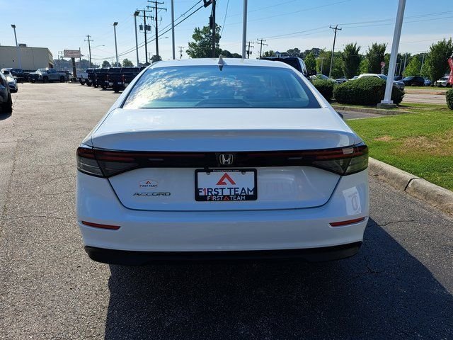 Used 2024  Honda LX image 9