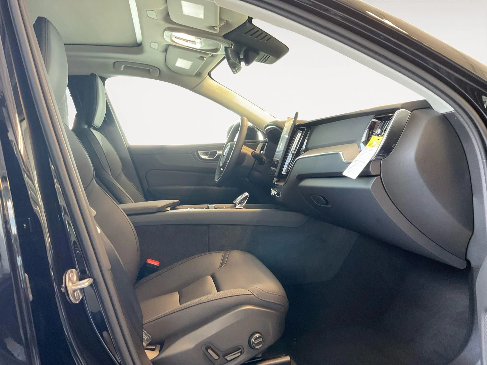2026 Volvo XC60 Plus - Photo 15