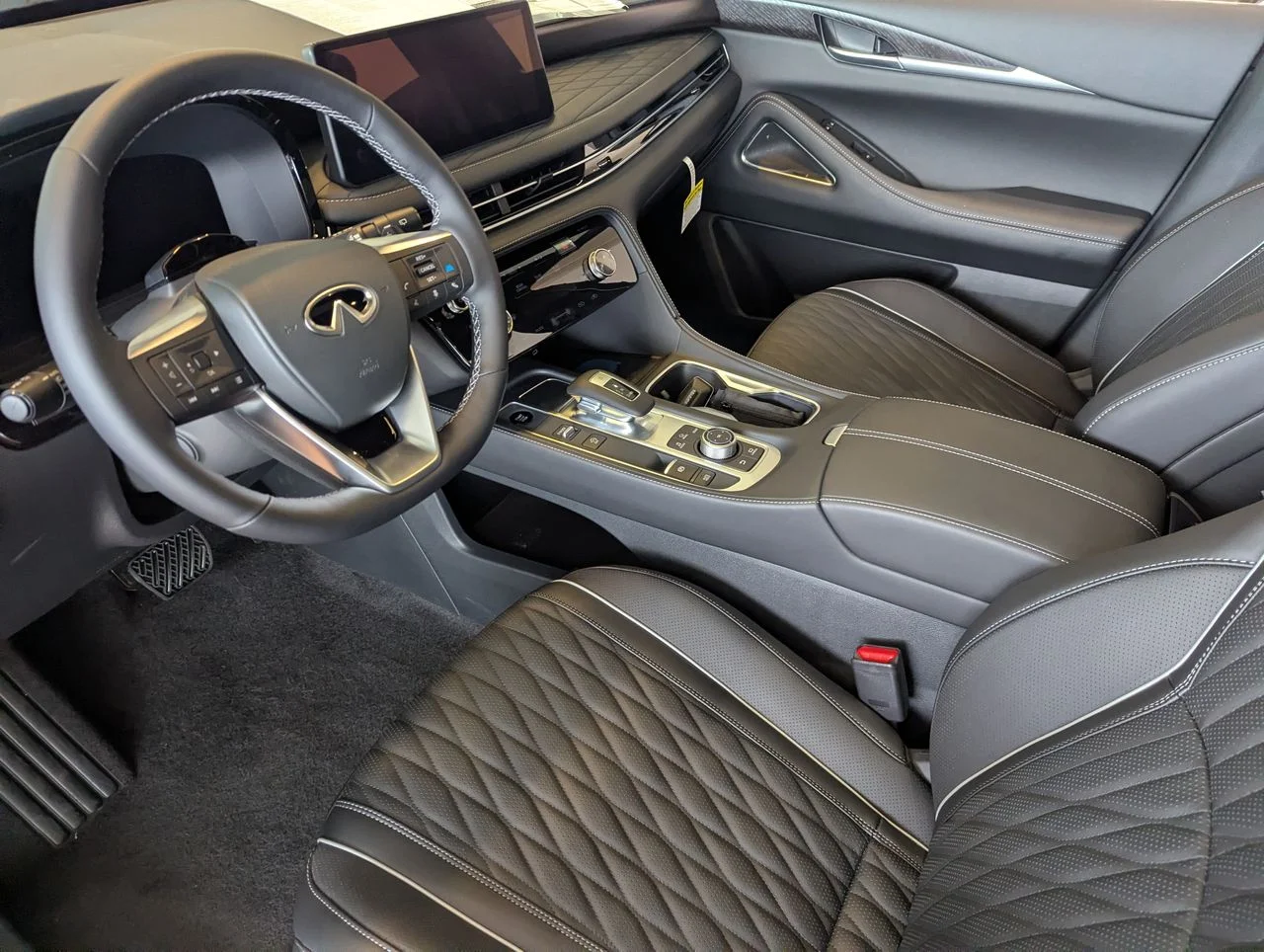 New 2027 2T RAD WHT INFINITI Autograph AWD image 10