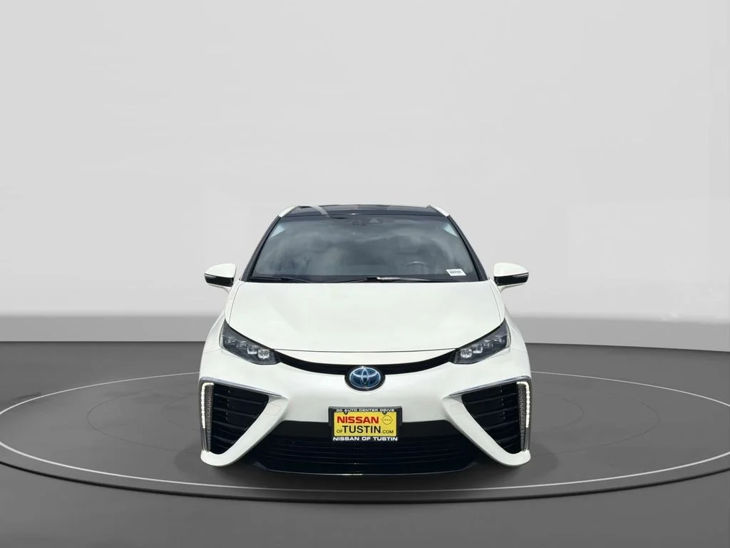 Used 2018 CRYSTAL WHITE Toyota Base image 2