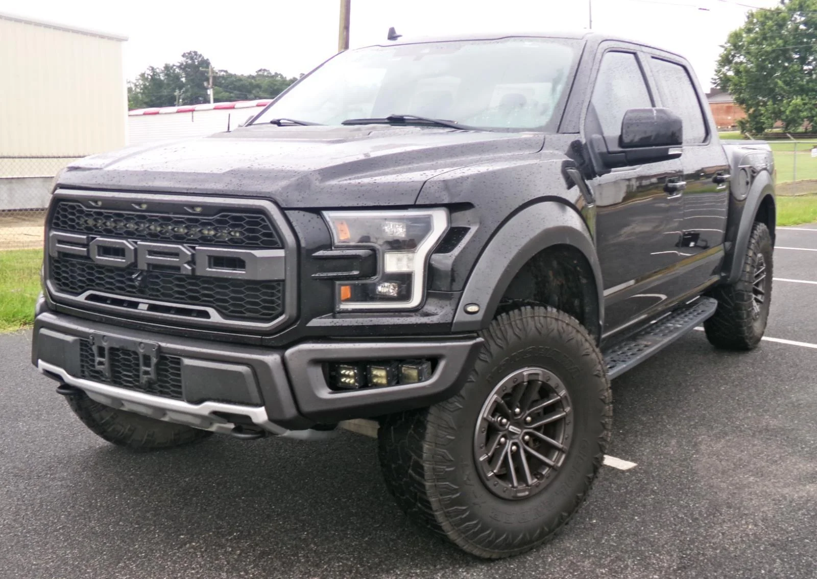 Used 2019 Agate Black FORD  image 1