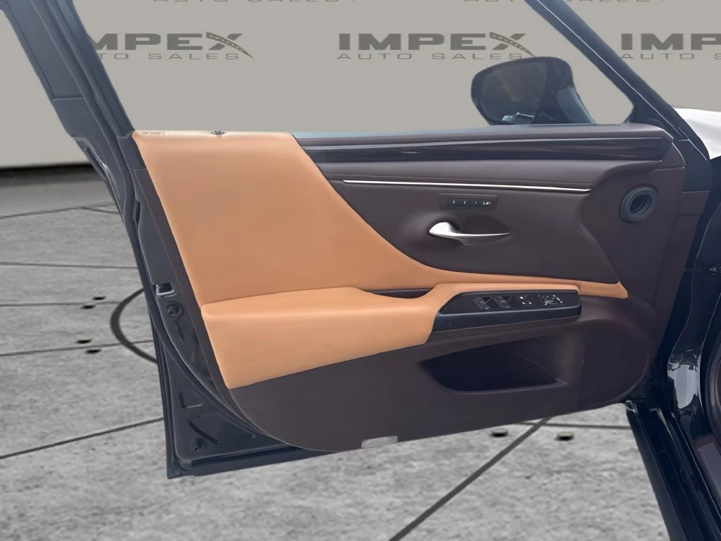 Used 2021 Black Lexus 350 image 22
