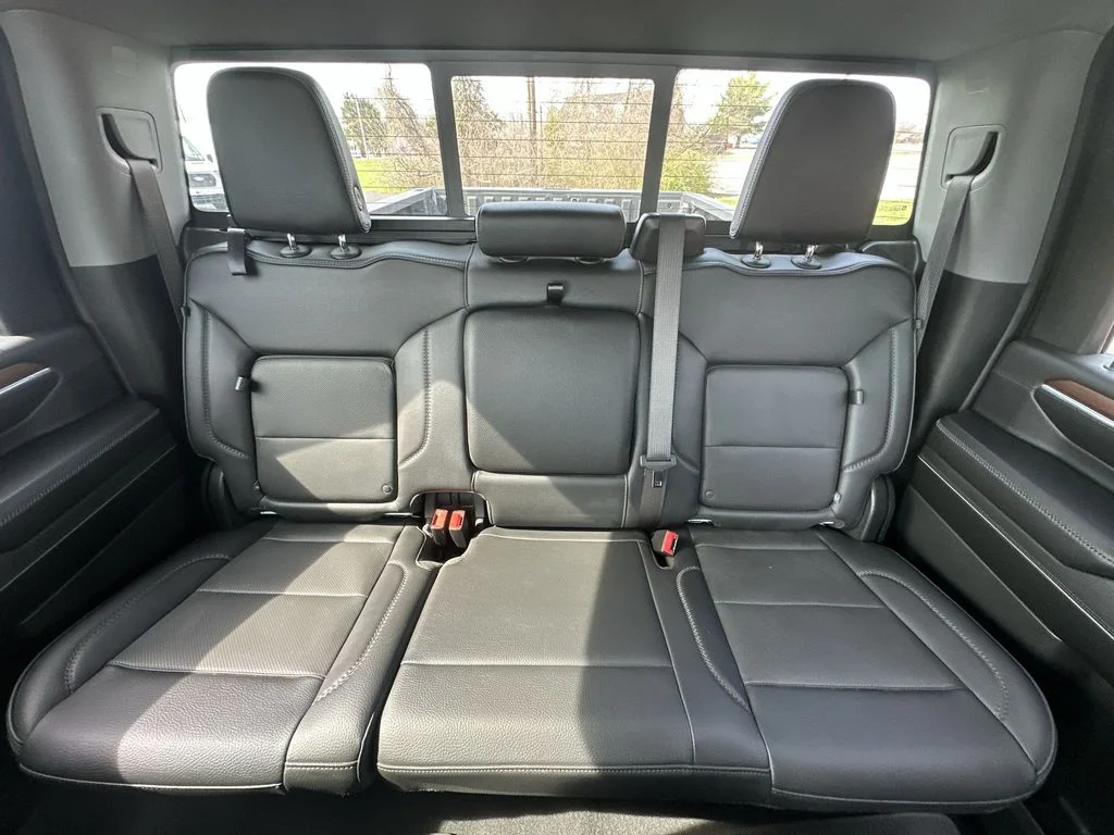 Used 2024 White GMC Denali image 22