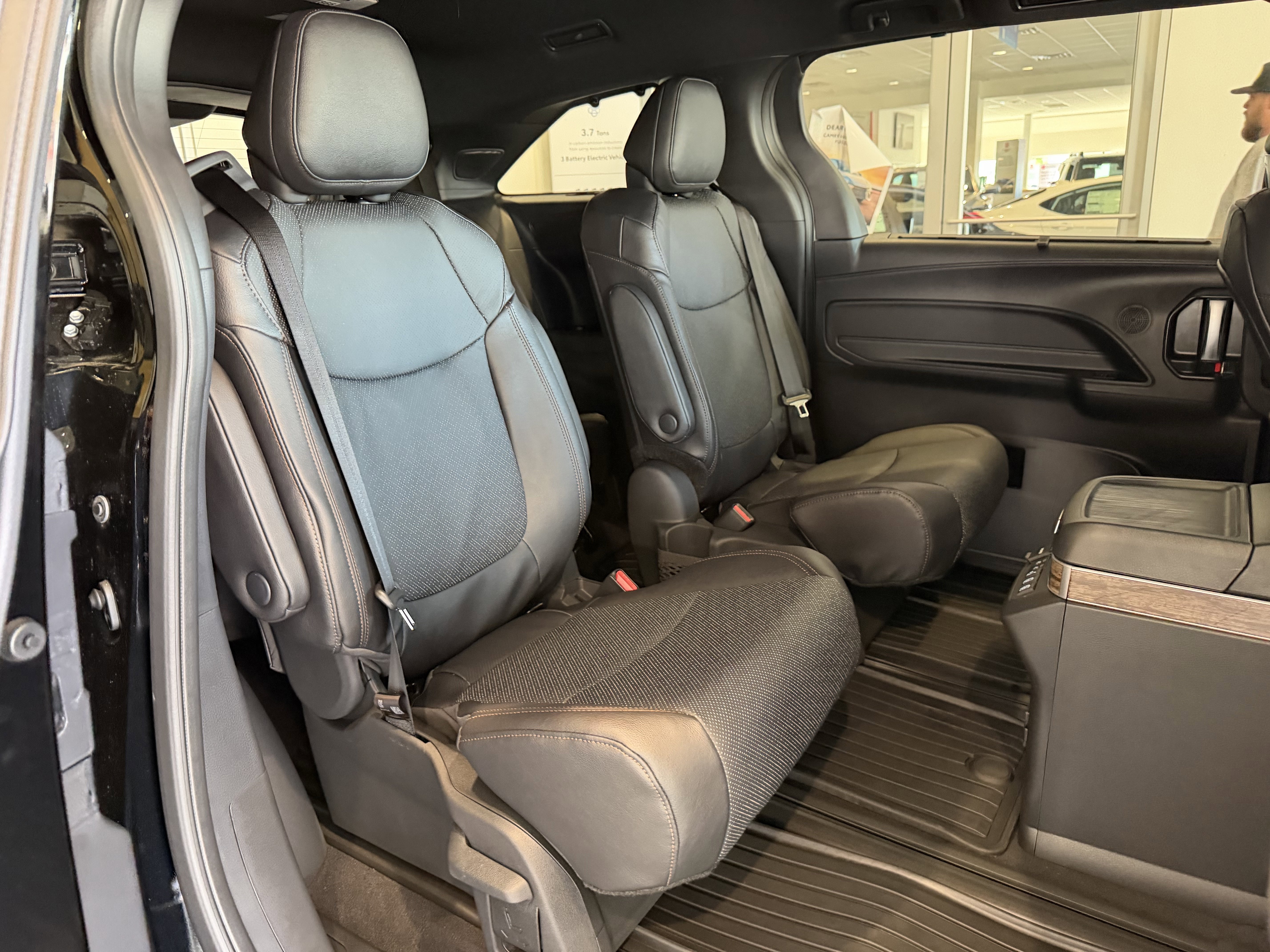 2026 Toyota Sienna Platinum - Photo 67