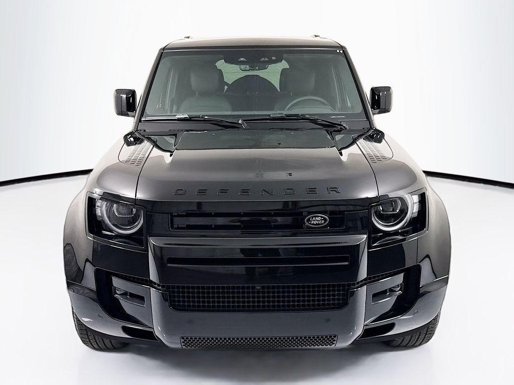 New 2026 Santorini Black Metallic Land Rover X-Dynamic SE image 2