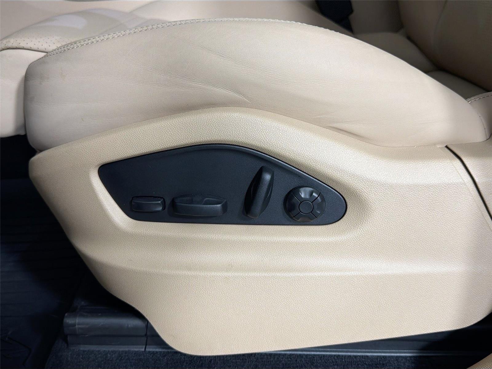 Certified Used 2022 Chalk Porsche Coupé Platinum Edition (MY22) image 32