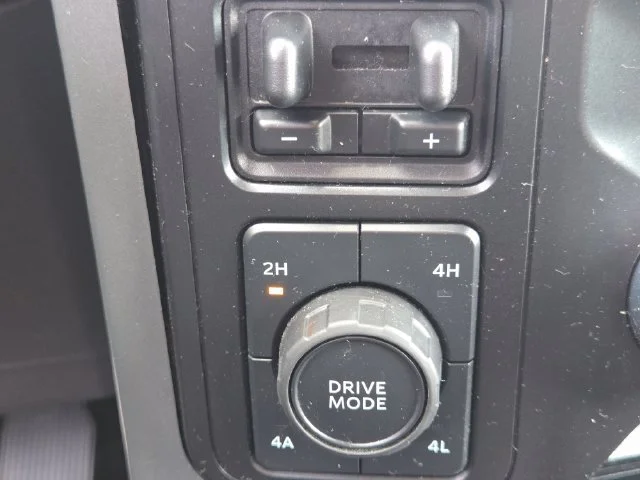 Used 2021 Black Metallic Ford LARIAT image 12