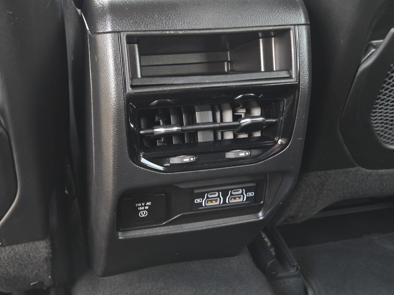 Used 2023 Diamond Black Crystal Pearlcoat Jeep Altitude image 31