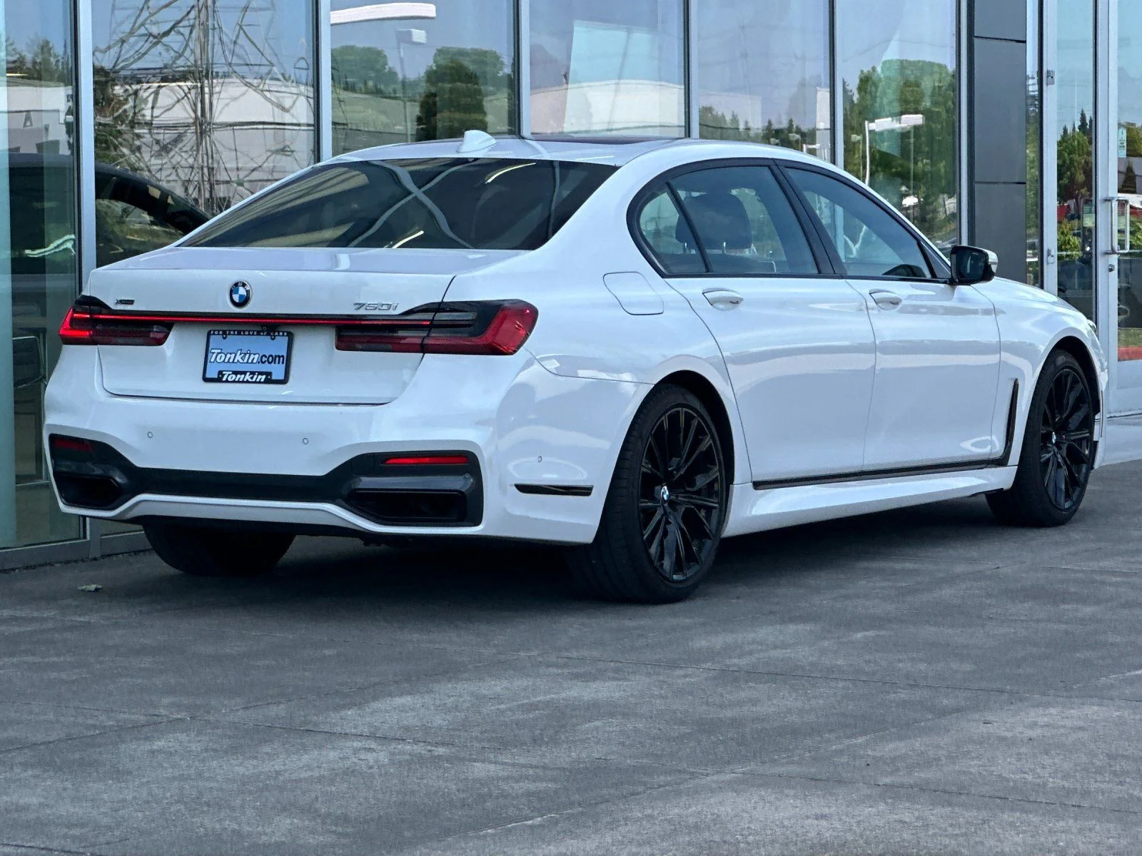 Used 2020 Alpine White BMW 750i xDrive image 3