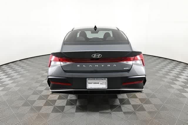 2025 Hyundai Elantra Limited - Photo 27