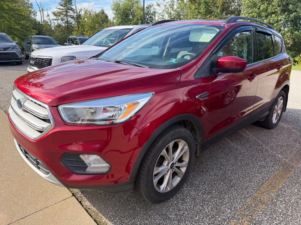 Used 2018 Red Ford SE image 1