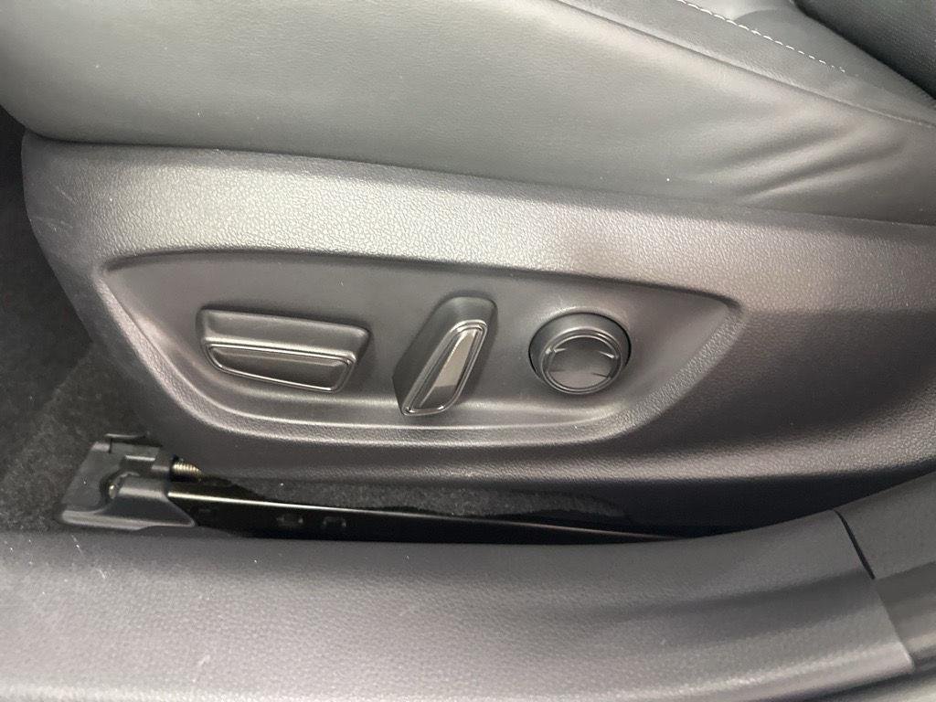 Used 2025 Cutting Edge Toyota XLE image 24