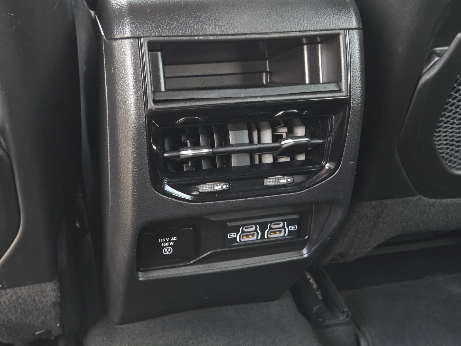 Used 2023 Diamond Black Crystal Pearlcoat Jeep Altitude image 31