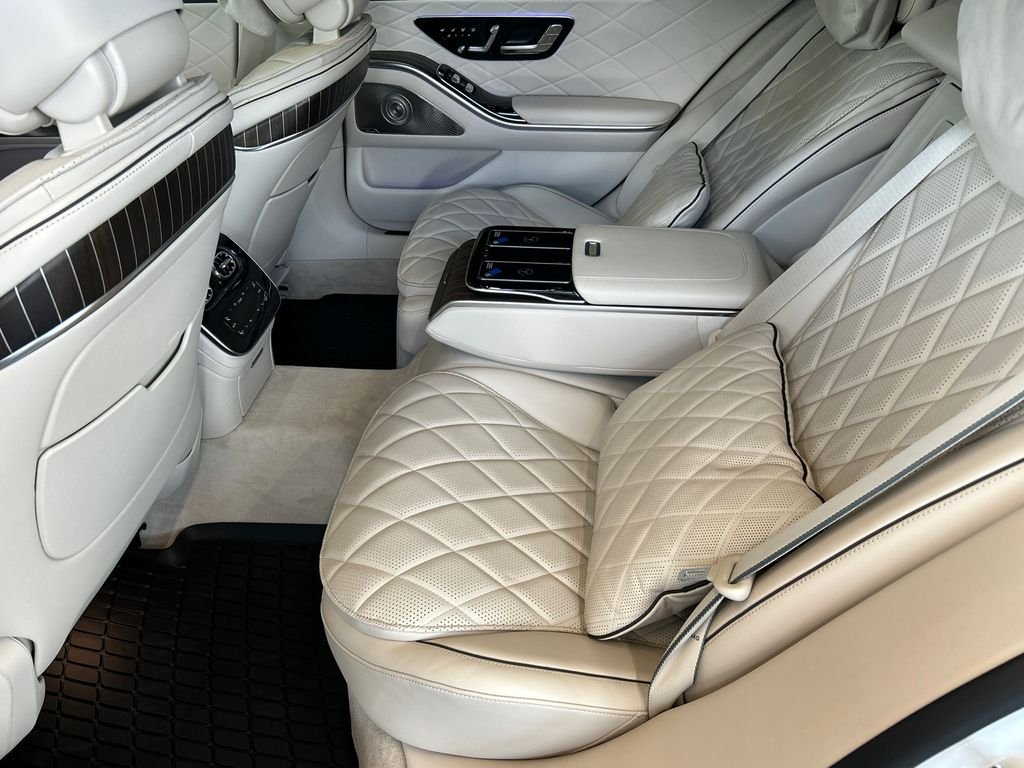 New 2027 MANUFAKTUR Moonlight White Metallic Mercedes-Benz S 580 image 19