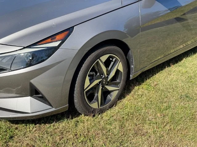 Used 2023 Silver Hyundai SEL image 5