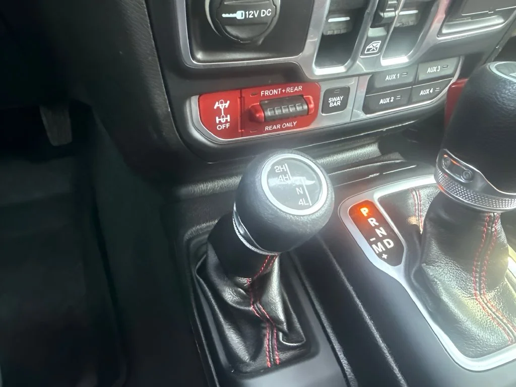 Used 2018 White Jeep Unlimited Rubicon image 19
