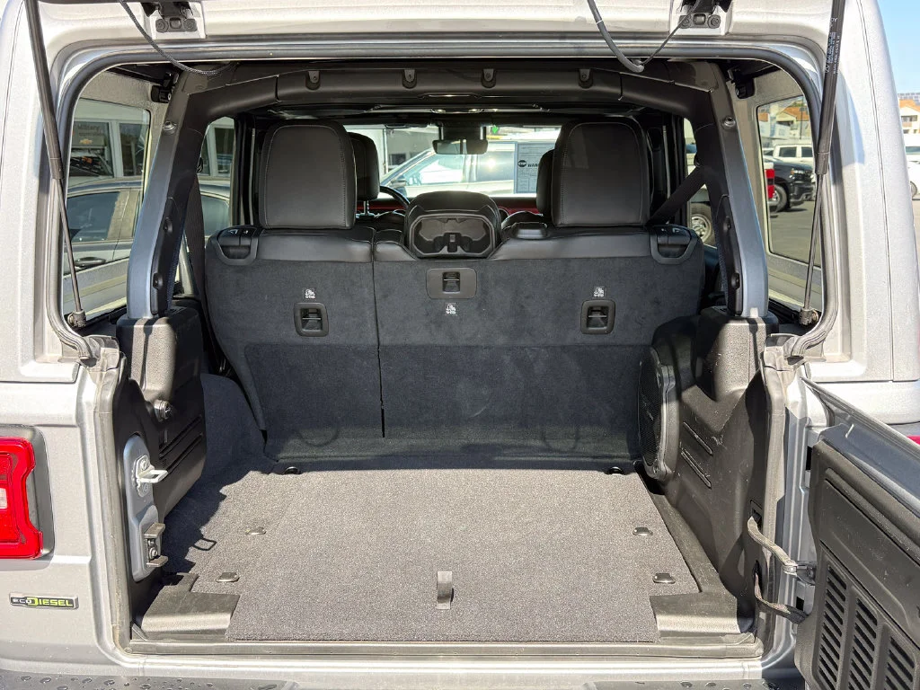 Used 2021  Jeep Unlimited Rubicon image 11