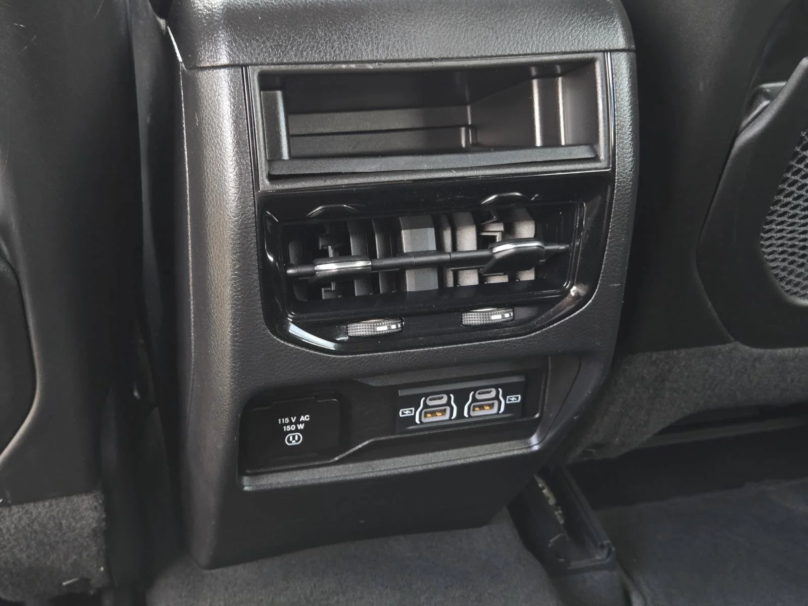 Used 2023 Diamond Black Crystal Pearlcoat Jeep Altitude image 31
