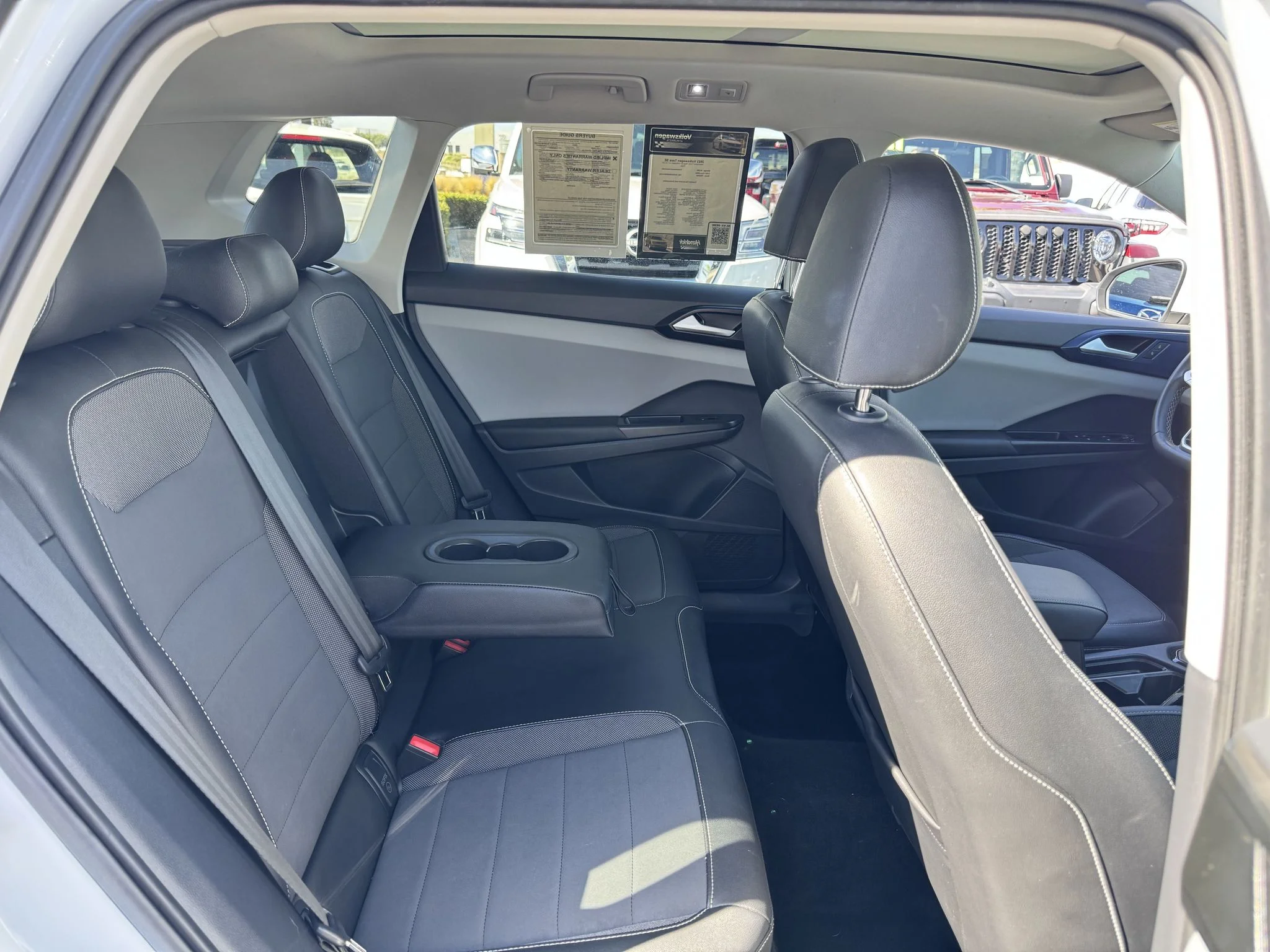 Used 2023 Pure White Volkswagen SE image 32
