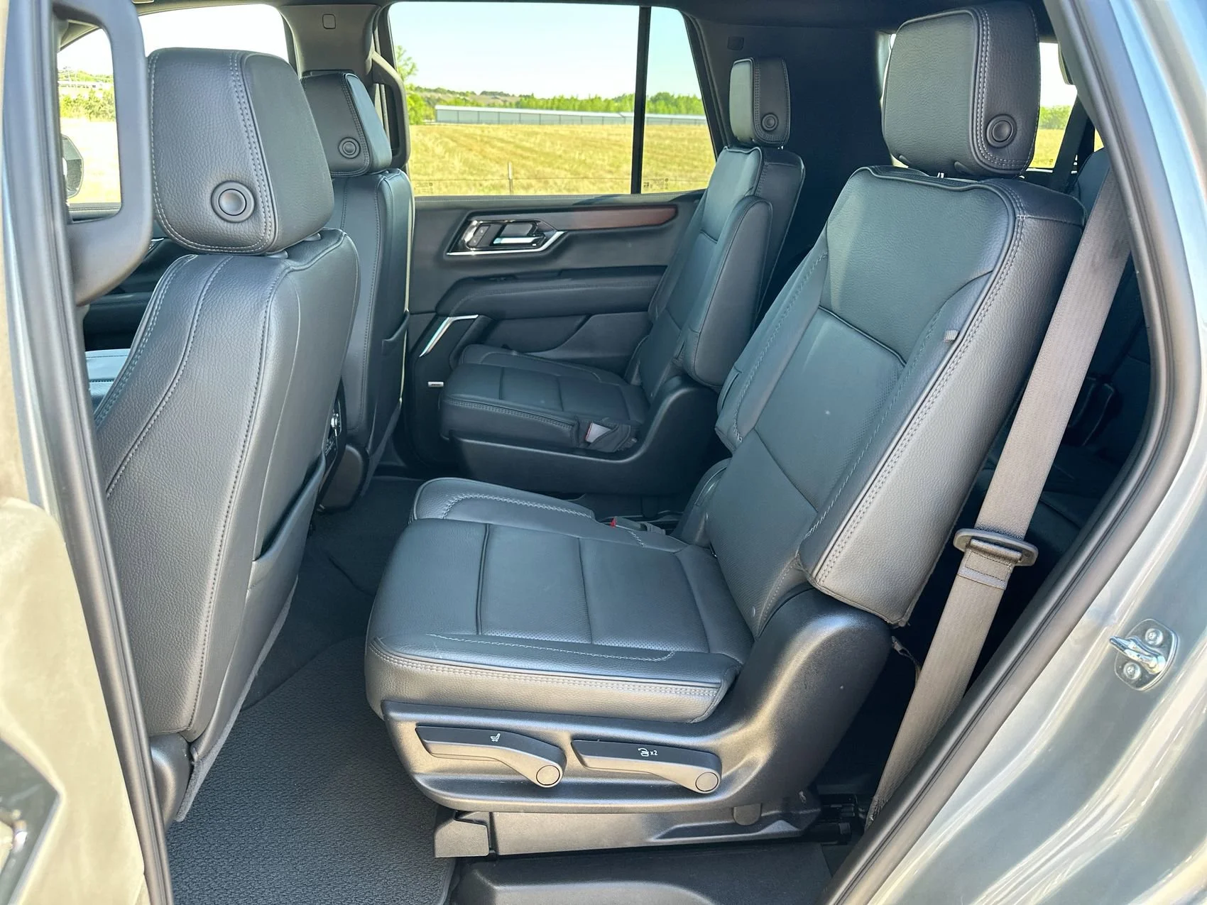 Used 2025 Sterling Metallic GMC Denali image 24