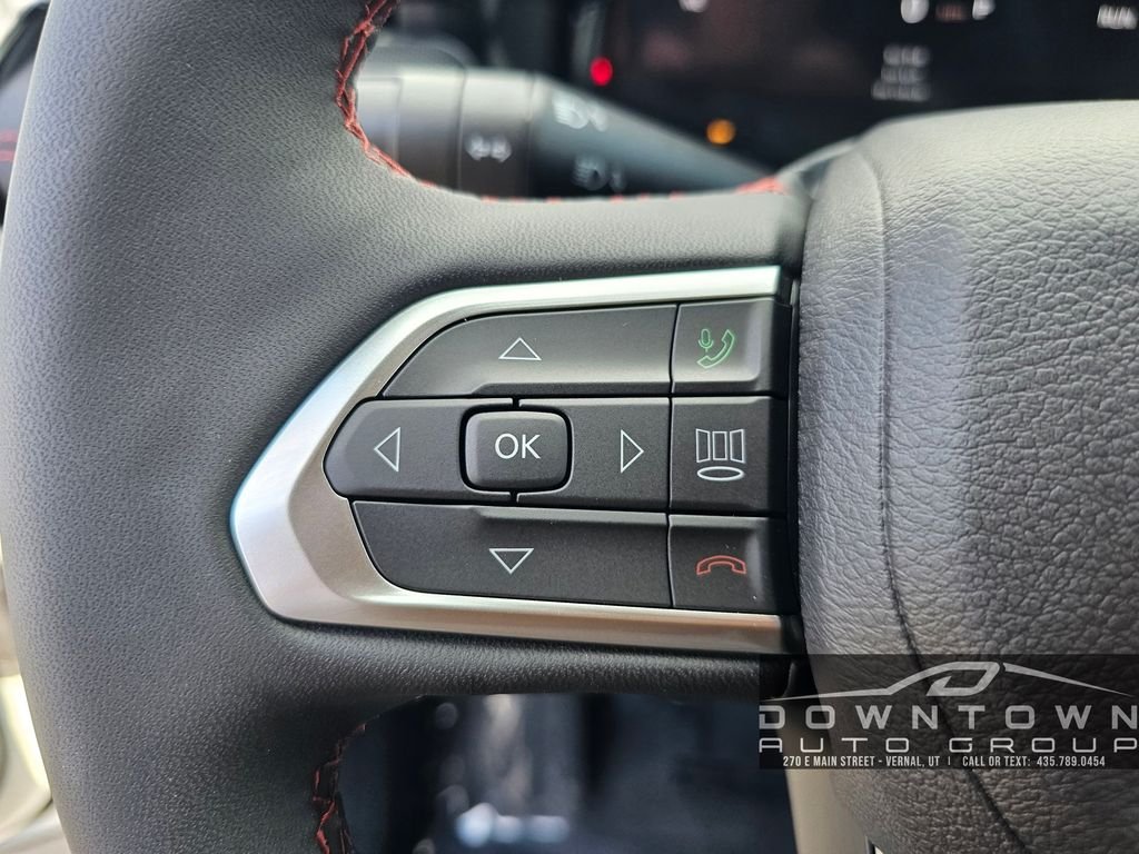 New 2026 Bright White Clear-Coat Exterior Paint Jeep Trailhawk image 19