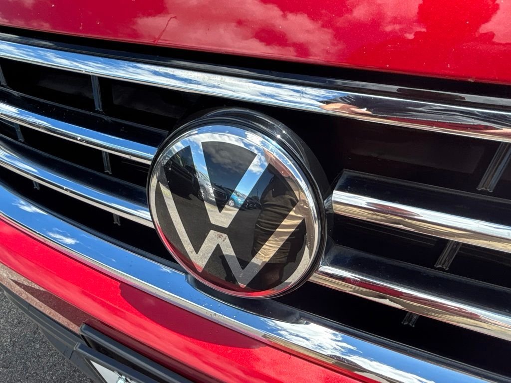 Used 2022  Volkswagen 2.0T SE image 9