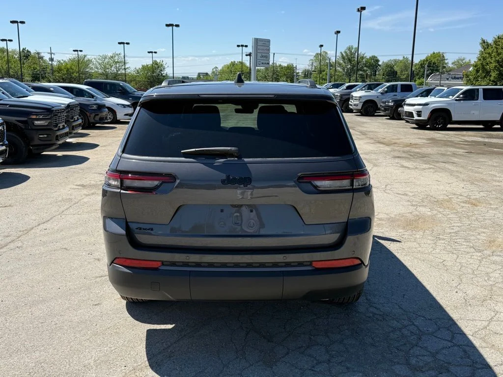 New 2026 Baltic Gray Metallic Clear-Coat Exterior Paint Jeep Altitude image 7