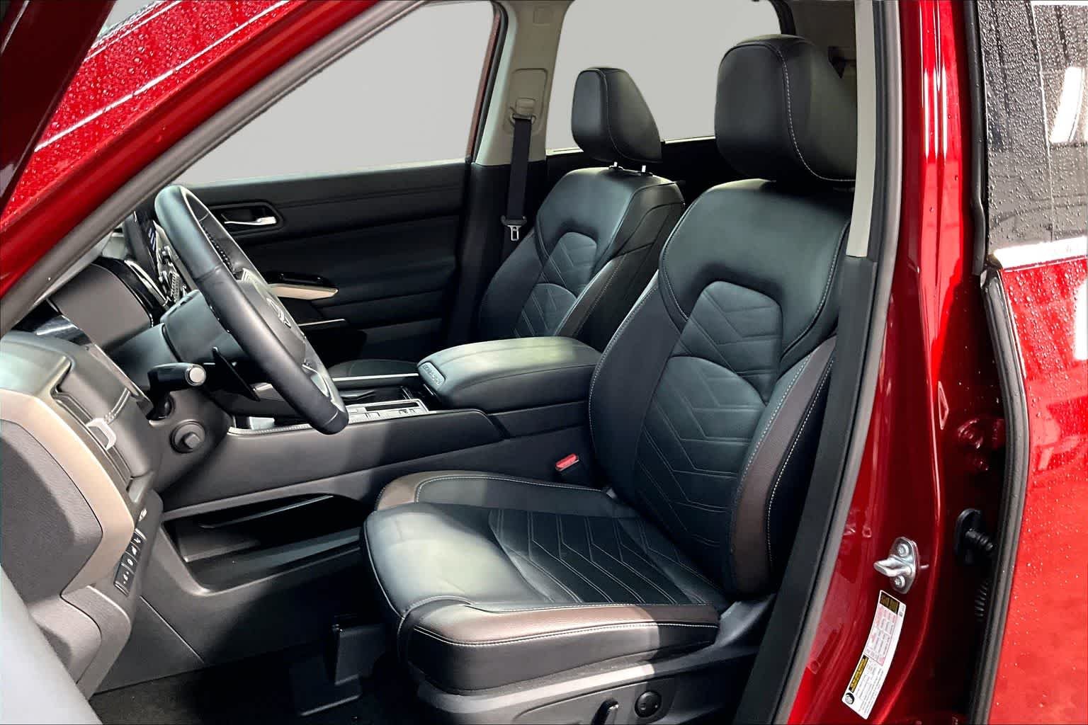 Used 2025 Scarlet Ember Tintcoat Nissan Platinum image 8