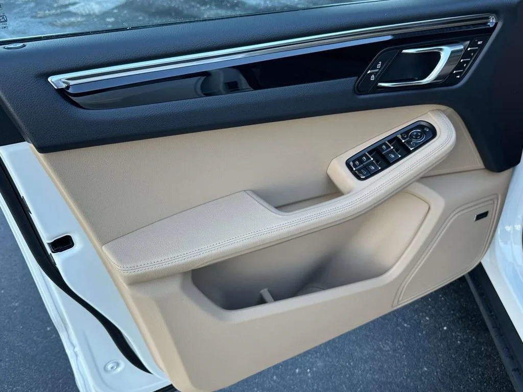 2026 Porsche Macan - Photo 17
