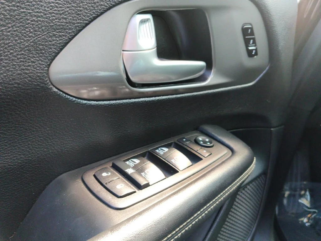 Used 2025 Black Chrysler Select image 19