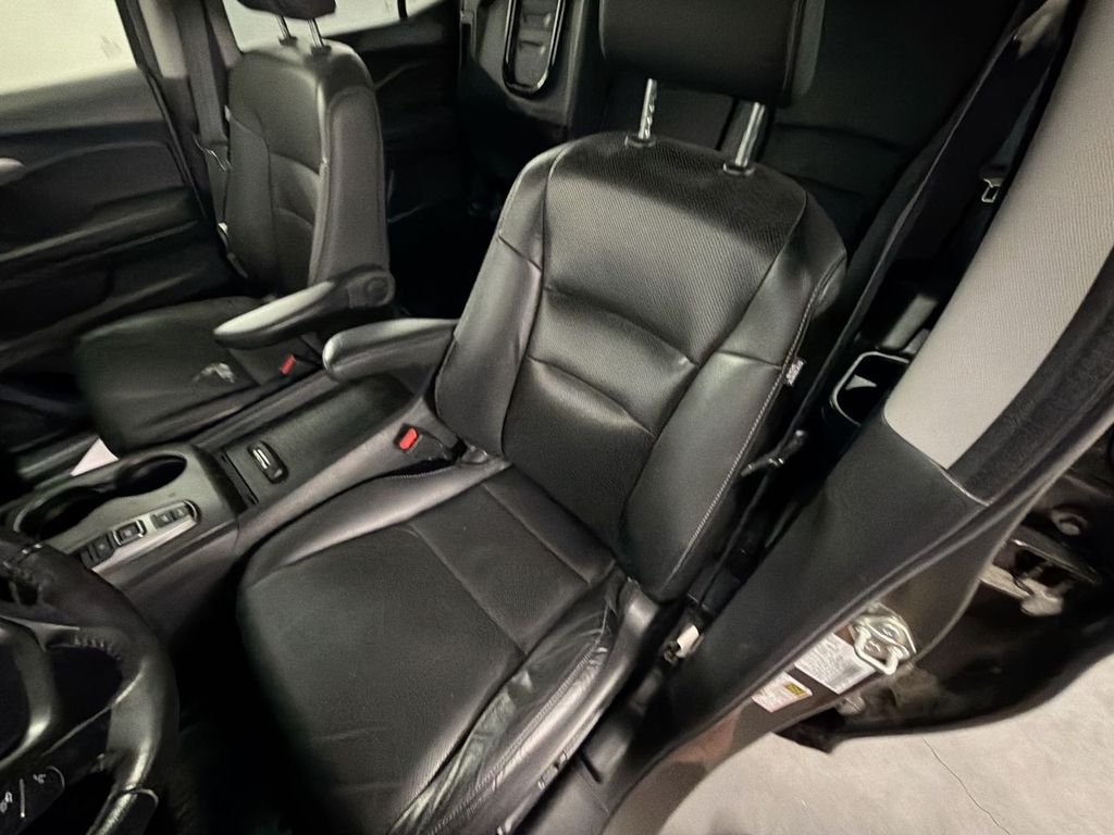 Used 2020 Pacific Pewter Metallic Honda RTL image 19