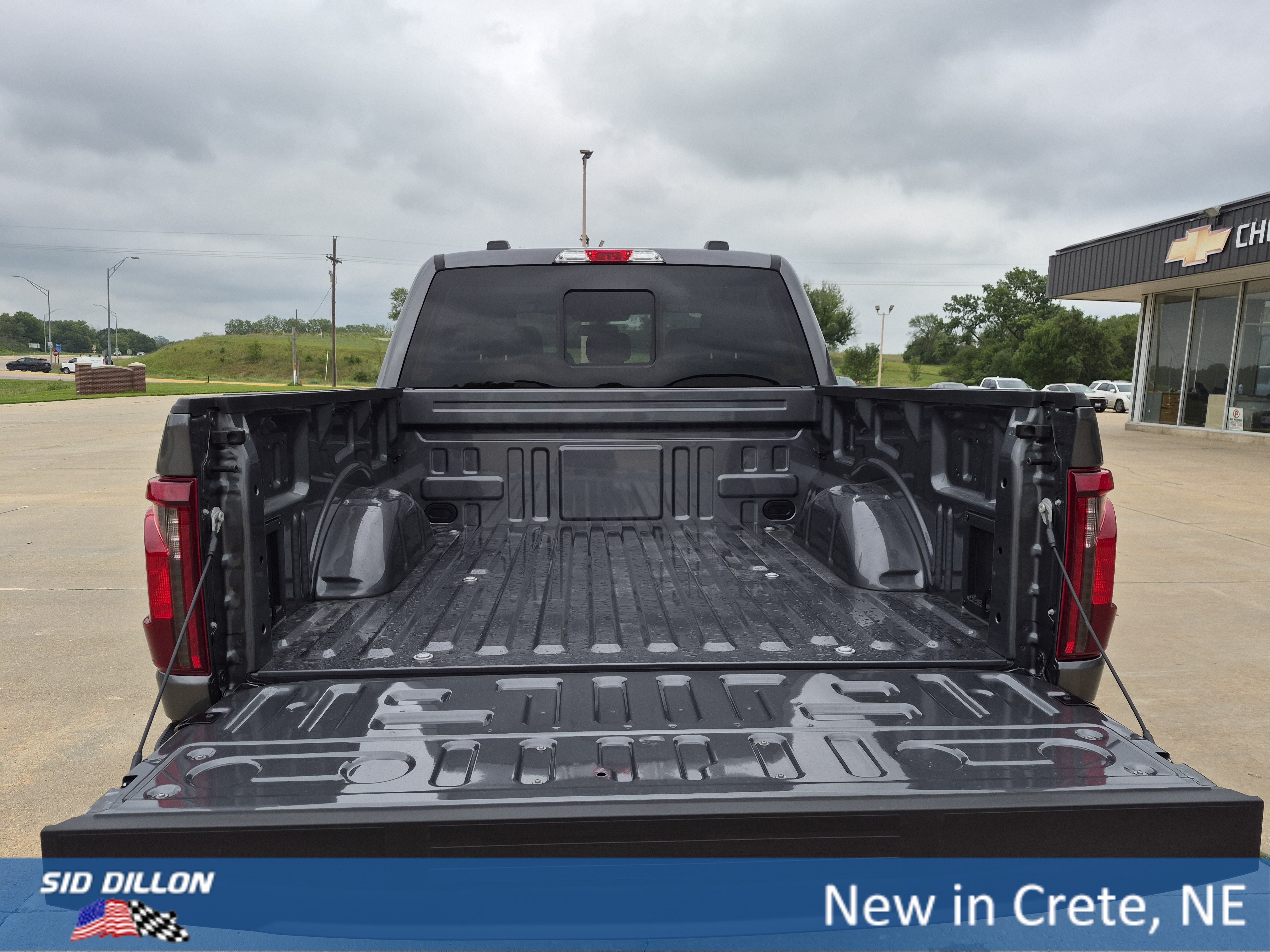 New 2026 Carbonized Gray Metallic Ford XLT image 17
