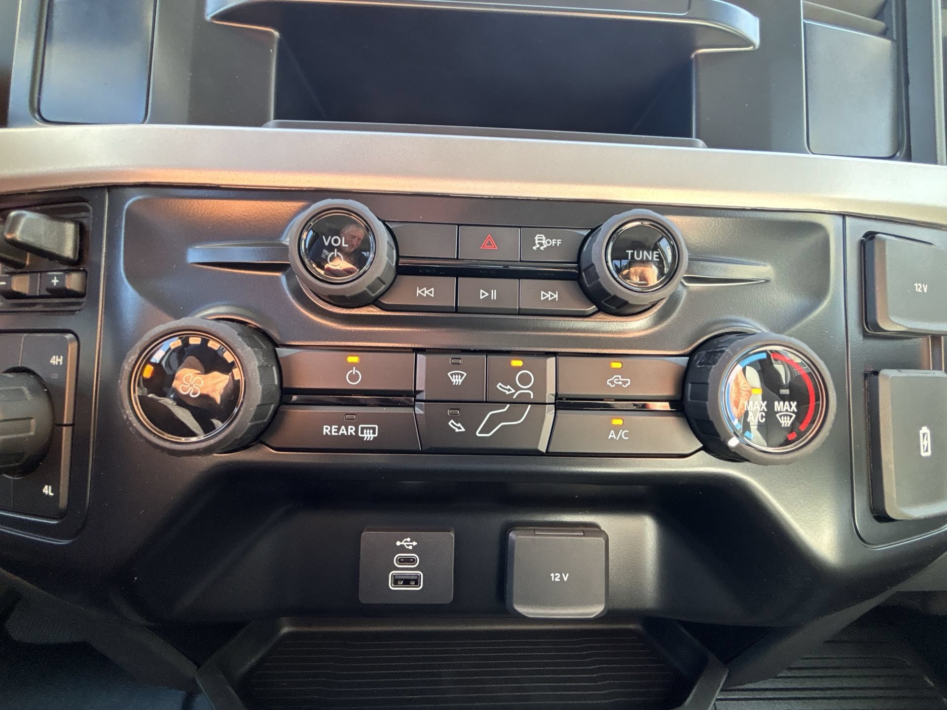 New 2027 Oxford White Ford F-350® XL image 15