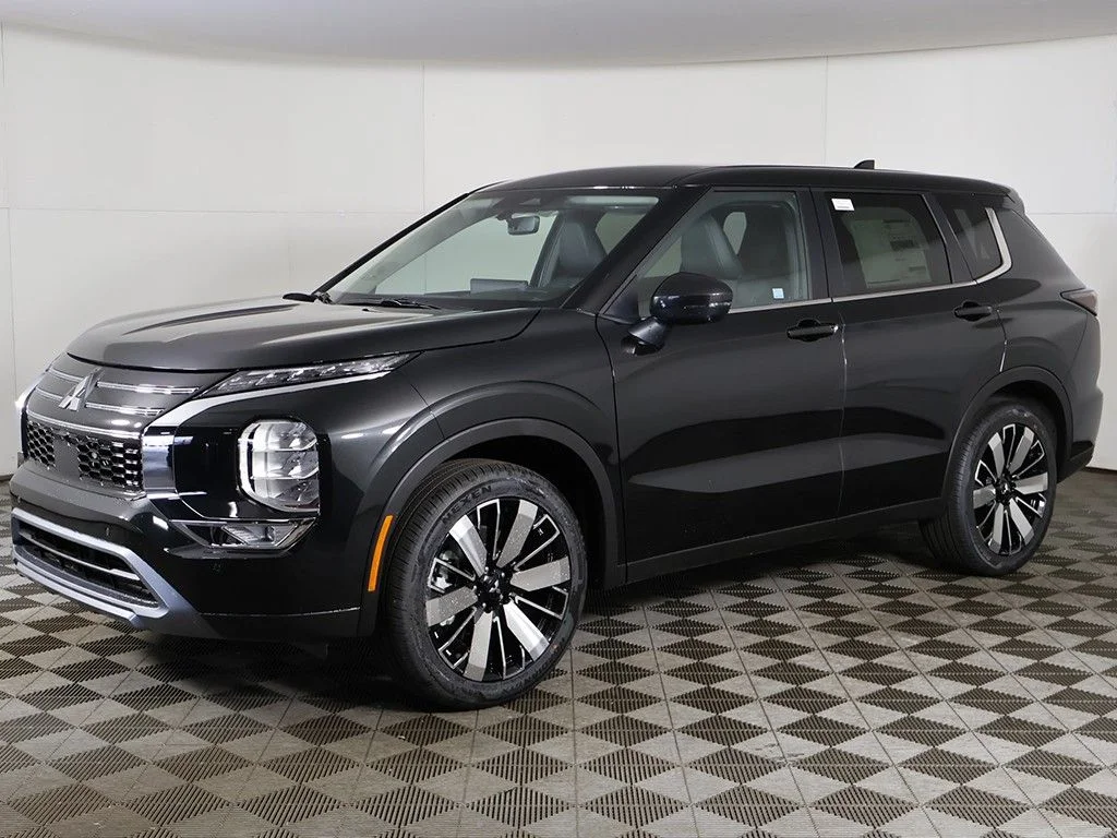 New 2026 Black Mitsubishi SE image 9