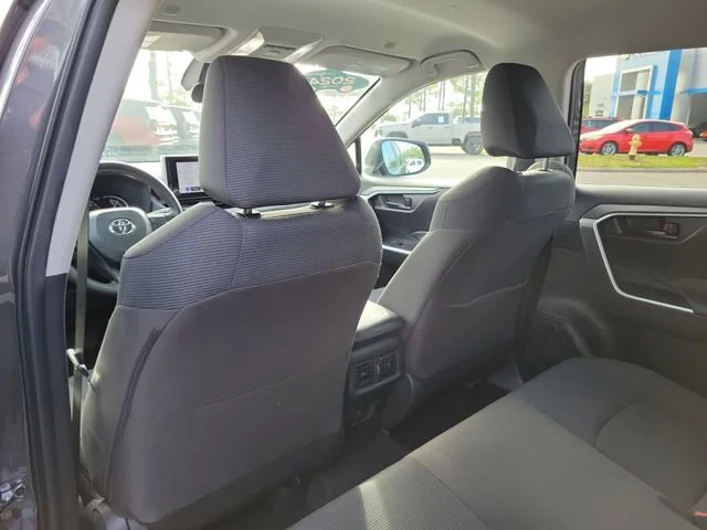 2024 Toyota RAV4 LE - Photo 8